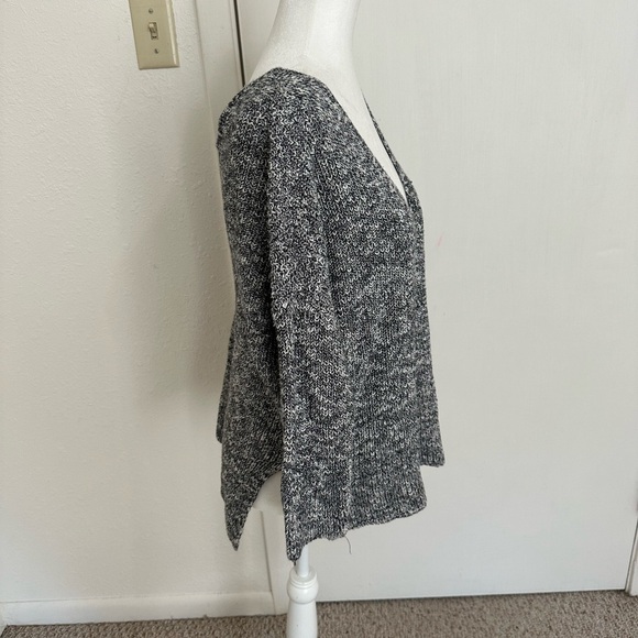 Express Oversized Open Back Knit Distressed Sweater Black White Size Small NWOT - Picture 2 of 5